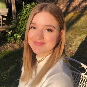 Meet your Posher, Chloe